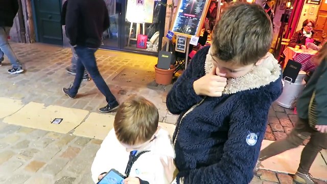VLOG - CHASSE aux POKÉMON de NUIT dans le VIEUX LYON - POKÉMON GO