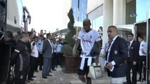 Beşiktaş, Stada Doğru Yola Çıktı
