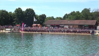 Le départ du 31ème triahlon de Bourg, éidtion 2017 au lac de Bouvent.