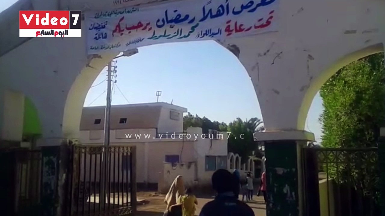 إقبال المواطنين على منافذ بيع السلع المخفضة بالوادى الجديد