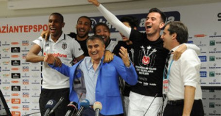 Beşiktaşlı Futbolcular, Şenol Güneş'in Basın Toplantısını Bastı