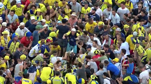 Top 14 : les supporters envahissent la pelouse du Vélodrome de Marseille