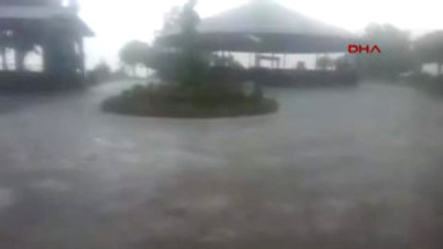 Izmir Kiraz'da Yağmur Etkili Oldu