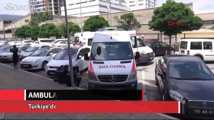 Ambulansta boşandılar