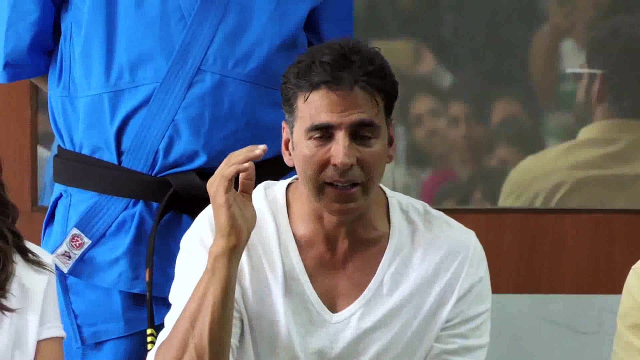 Akshay kumar talking abot self defence