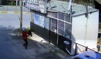 Elektronik dükkanına pompalı tüfekle saldırı kamerada
