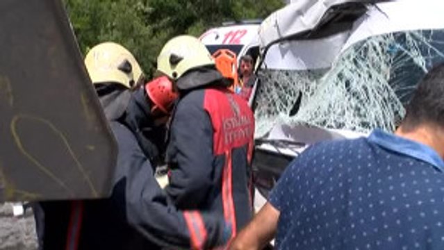 Eyüp'te Hafriyat Kamyonu Kazası... Vatandaşlar Birbirine Girdi