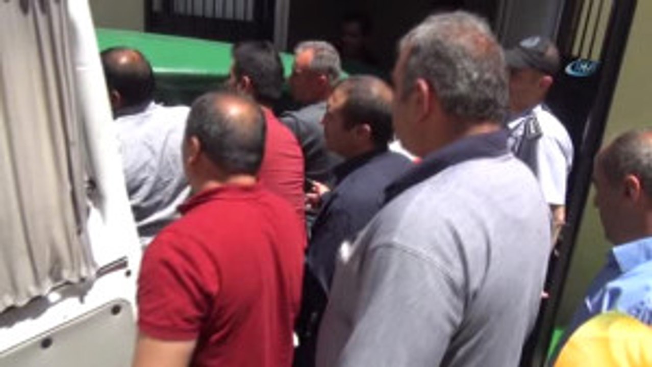 Eşini ve Çocuklarını Öldürüp Evini Yakan Şahıs Yoğun Bakımdan Çıktı