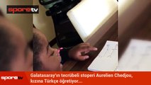 Chedjou kızına Türkçe öğretiyor