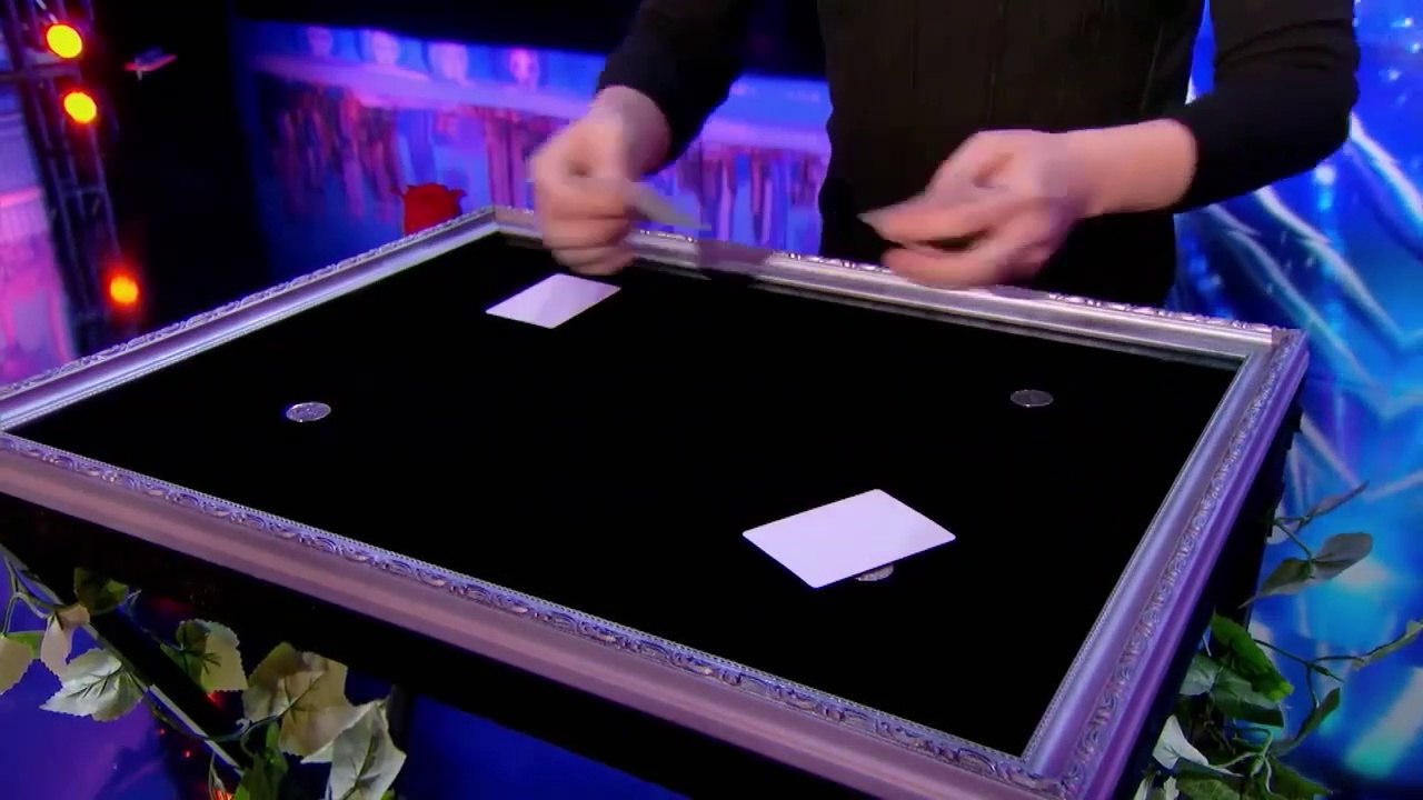 Tour de magie incroyable, il téléporte des pièces !