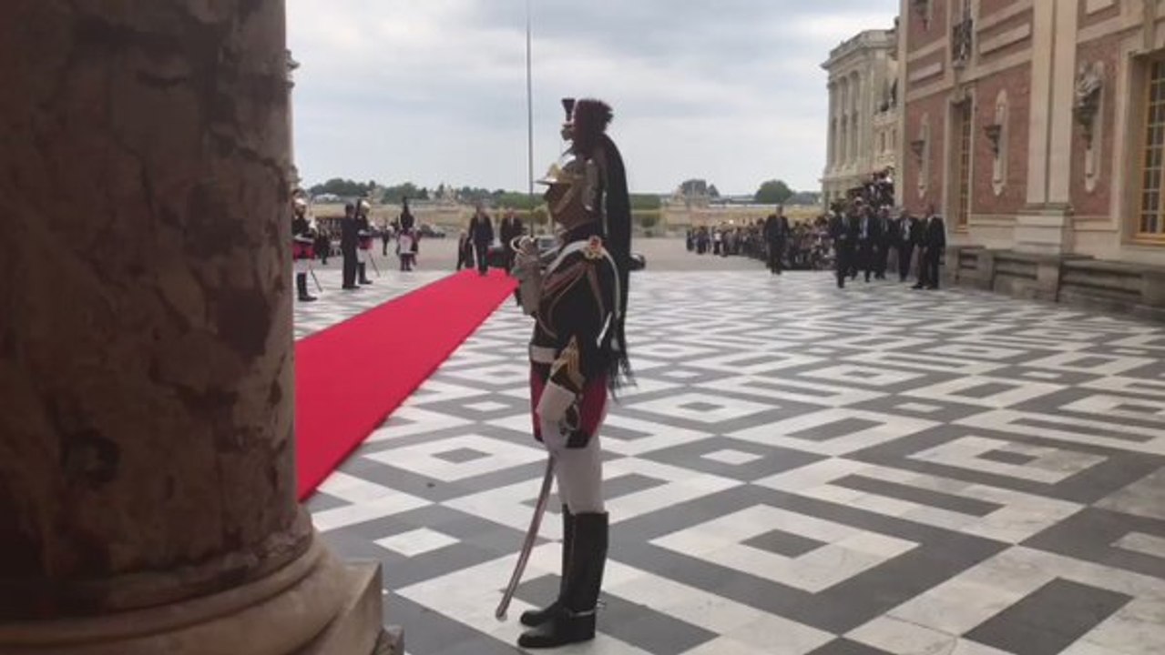 Putin Arrives in Paris for Talks With Macron