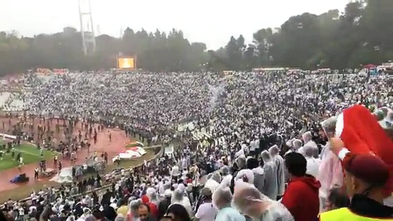 Momento arrepiante no Jamor: Adeptos do V. Guimarães dão espetáculo apesar da derrota