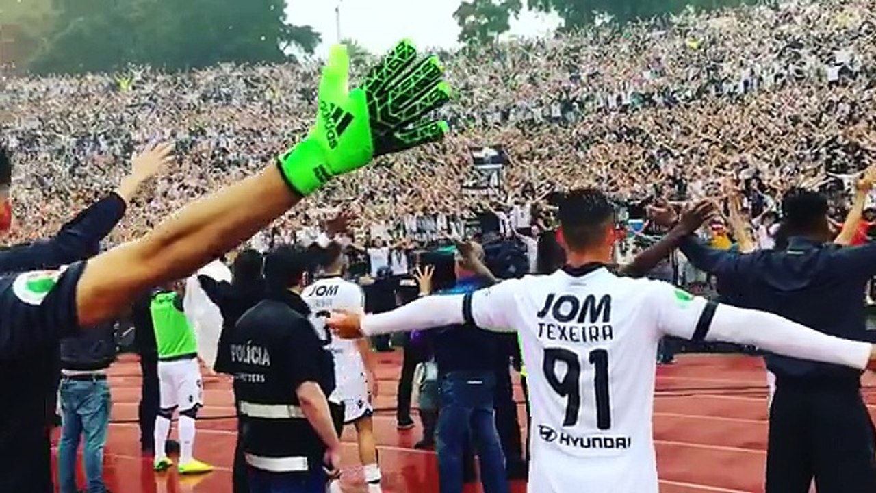 Momento arrepiante no Jamor: Adeptos do V. Guimarães dão espetáculo apesar da derrota