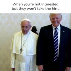 Pope Francisco slaps at President Trump when he tries to hold he hand 