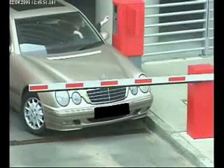 Bayan Sürücülerin Başına Gelen Komik Kazalar Video