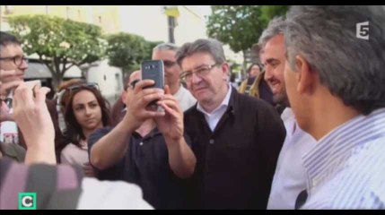 Jean-Luc Mélenchon agacé par un militant, il le recadre après un selfie