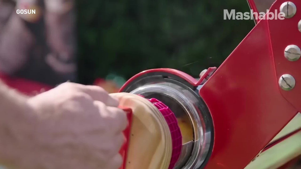 Solar-powered futuristic grill cooks your food in half the time