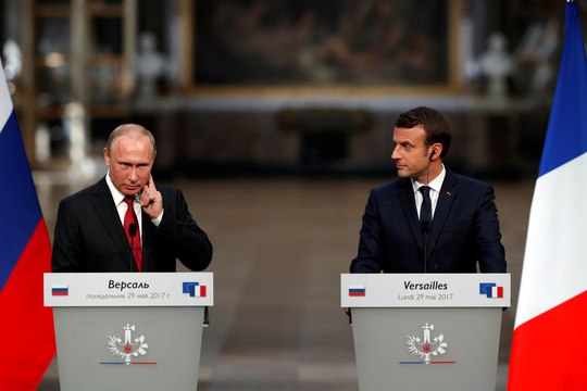 Macron fustige les médias russes Sputnik et Russia Today