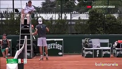 [Vídeo] João Sousa discordou do árbitro, chamou o supervisor e virou o encontro a partir desse momento