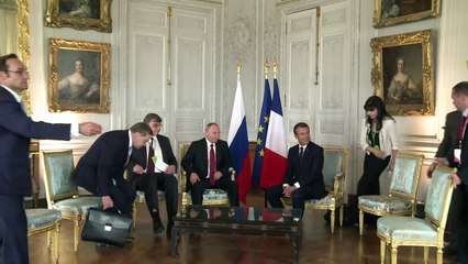 Première rencontre franche Macron-Poutine à Versailles