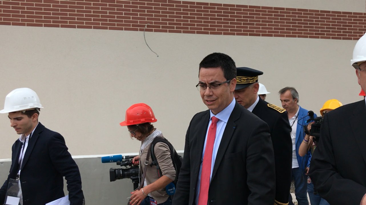 Richard Ferrand visite les logements sociaux