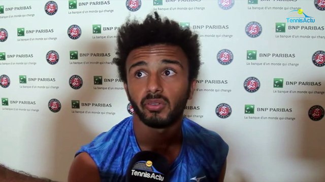 Roland-Garros 2017 - Maxime Hamou avec ses chips devant la presse après s'être pris une branlée