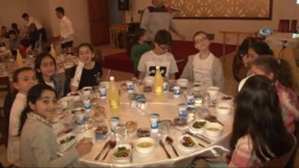 Ümraniye Bilgi Evleri Çocukları İftar Yaptı