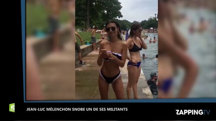 Emily Ratajkowski sexy en bikini au bord de la piscine