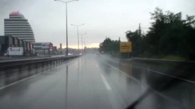 Otomobilin Ikiye Bölündüğü Kazada 3 Kişi Yaralandı