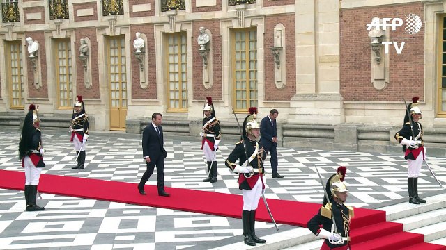 Schwieriges erstes Treffen von Macron und Putin