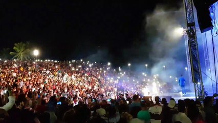 Multitud corea a Shadow Blow en el anfiteatro de Puerto Plata