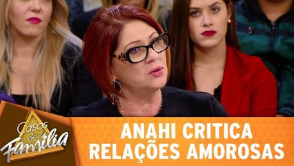 Anahi critica relações amorosas
