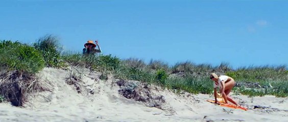 'Strand-Observierung' - DIE SCHADENFREUNDINNEN - Filmausschnitt 3