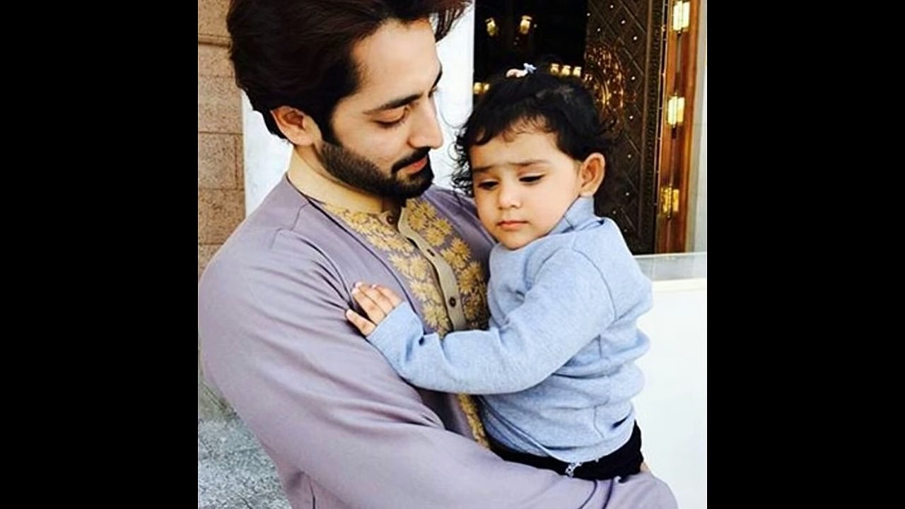 Ayeza Khan and Danish Taimoor Performing Umrah