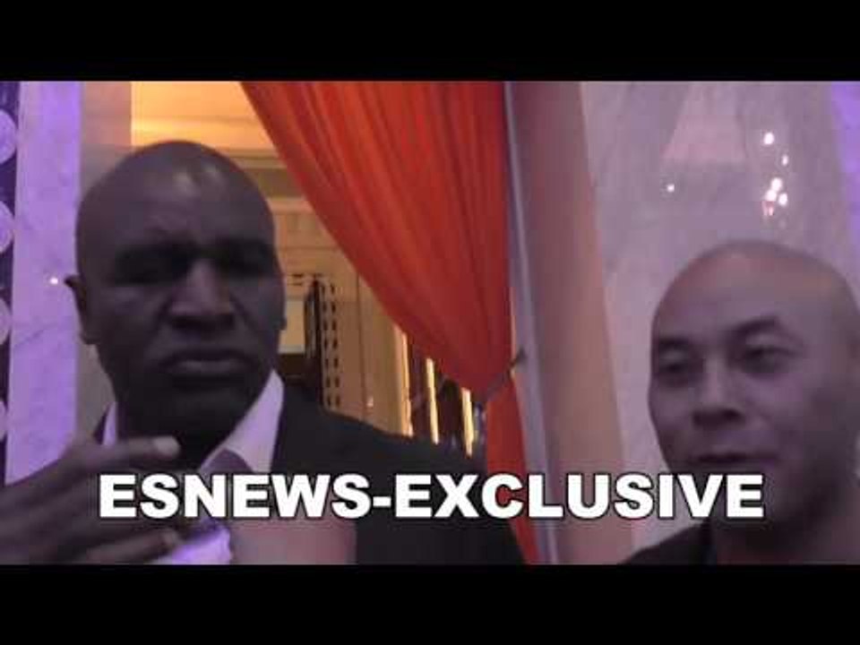 Evander Holyfield mobbed in China by fans - EsNews Boxing