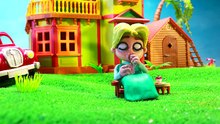 Spiderman Poops on Elsa _ Frozen Queen falls in TOILET _