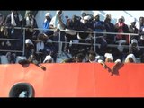 Napoli - Migranti, sbarcano in 1500: ci sono due morti e diversi feriti (29.05.17)