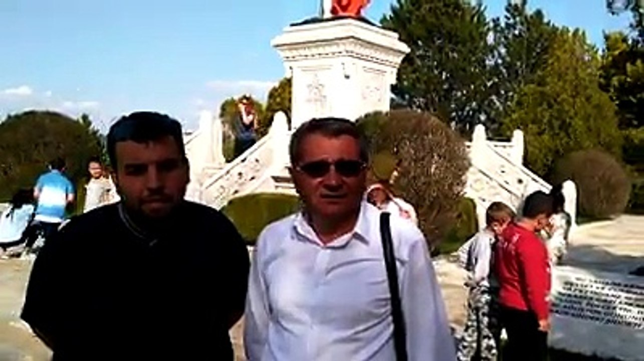 AFYON FATİH İLKOKULU HÜDAVERDİ HOCAMIZIN HABİB AKALIN DEĞERLENDİRMESİ KINIK TAŞIMACILIKLA YAPILAN ŞEHİTLİKLER GEZİSİ