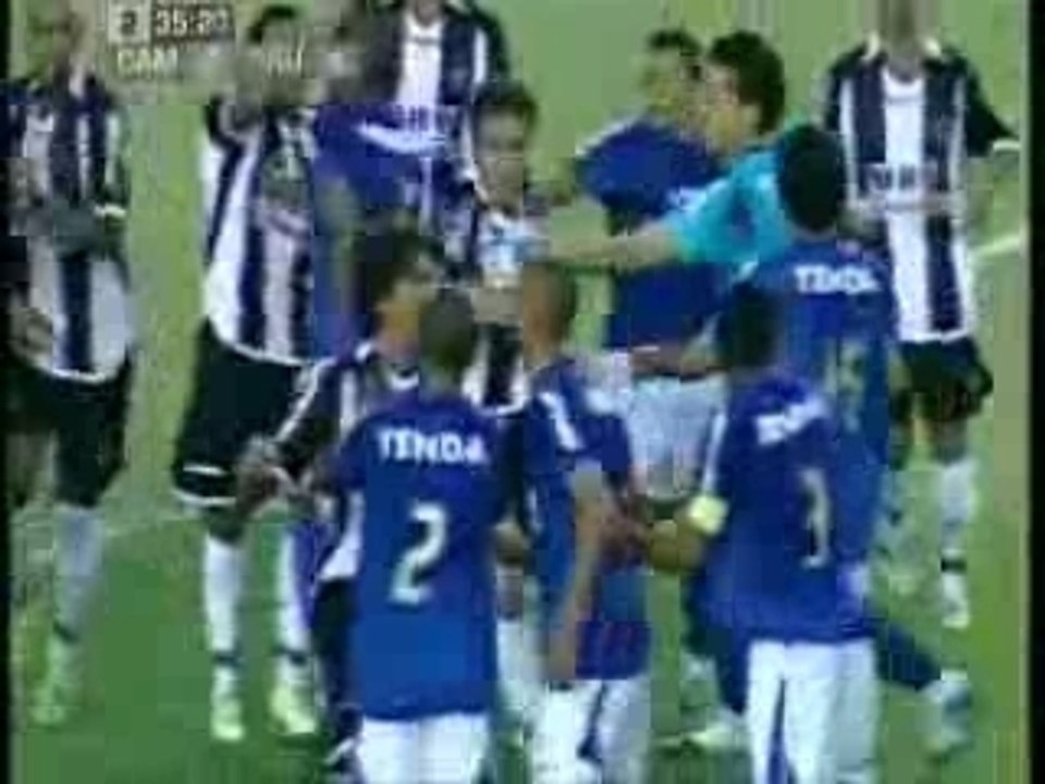 Kerlon jongle et bagarre