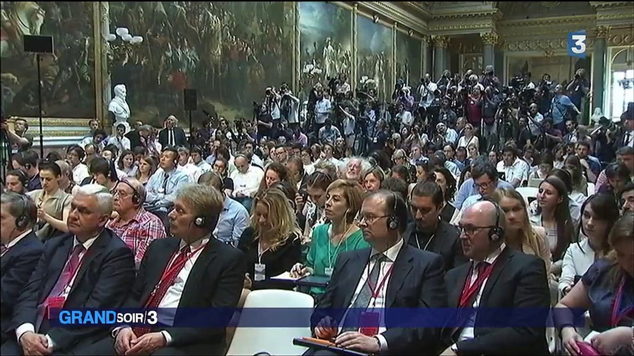 Poutine bien accueilli par Macron à Versailles