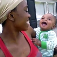 Annesine gülen bebek - acemikamera.com