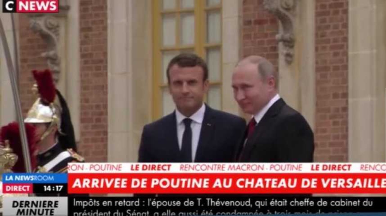 Zap politique : Emmanuel Macron salué, Bernard Cazeneuve porte plainte contre Jean-Luc Mélenchon