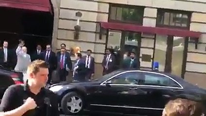 Watch!! Modi ji arrives in Germany! "Bharat Mata Ki Jai" chants from NRI community everywhere.