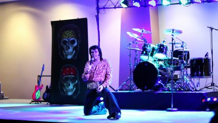 Michael Cullipher sings 'Suspicious Minds' May 2017