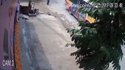 Motorcycle Accident- मोटरसाइकिल दुर्घटना - オートバイの事故