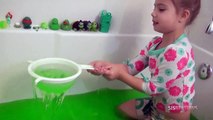 Learn The Color Green _ SISreviews Plays In A Green Slime Baff GROS