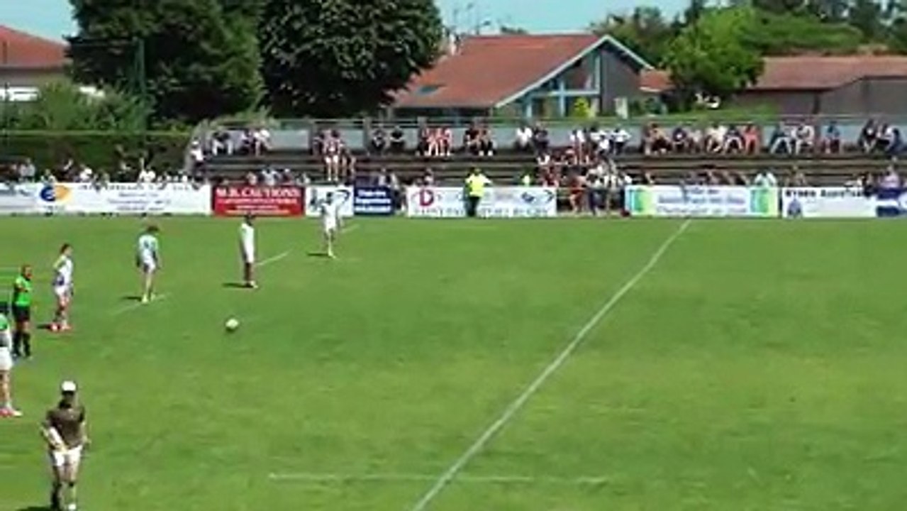 Un lycéen claque une pénalité de 60m sans forcer