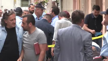 Karısı ve Kızını Bıçaklayarak Öldüren Kişi Intihar Etti