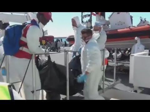 Pozzallo (RG) - Sbarco migranti dopo naufragio con 25 morti (30.05.17)