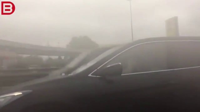 Quand tu te fais doubler et qu'il se passe un truc bizarre dans la voiture d'à coté